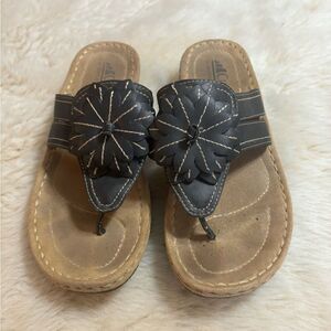 Cliffs Black Leather Sandals with Leather Flower Accent size 8